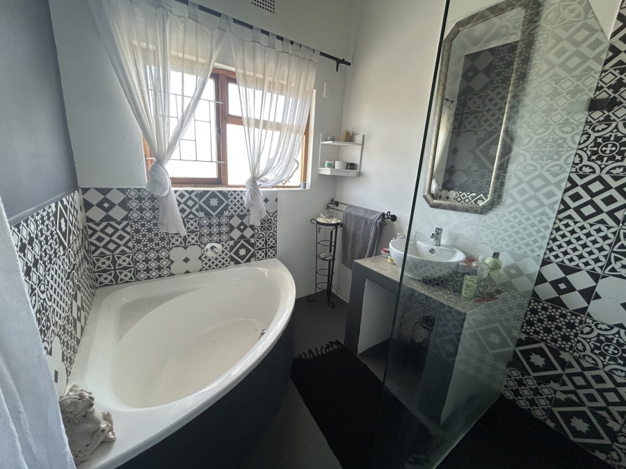 6 Bedroom Property for Sale in Napier Western Cape